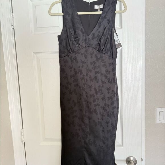 BCBG Black Floral V-Neck Dress satin effect - Picture 6 of 6